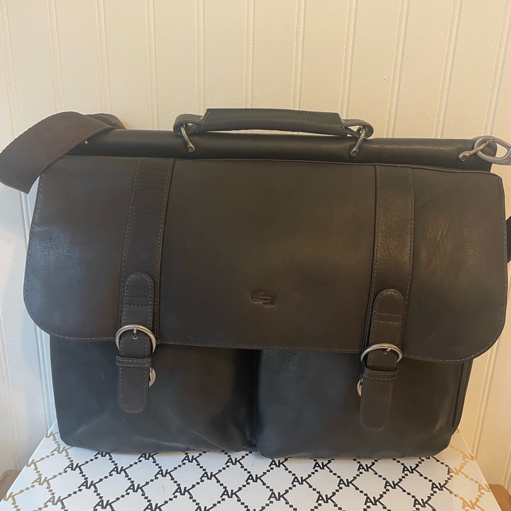 NWOT Solo Dark Brown Leather Messenger Bag